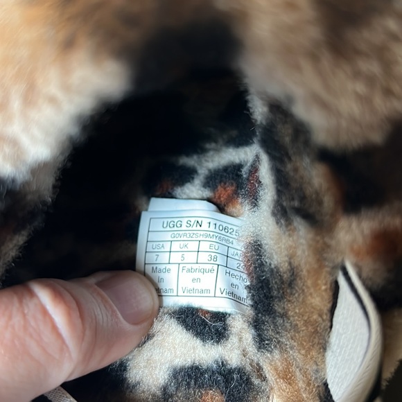 Ugg Fluff Yeah Slide in cheetah no longer sold on website. - Picture 5 of 5